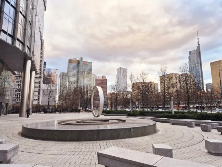 Skup nieruchomości Wola – czy warto szybko sprzedać mieszkanie w Warszawie?